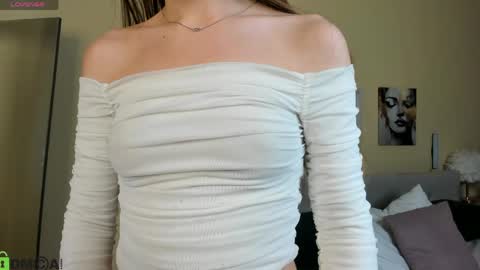 Snapshot of lina_massey chatting on May 20, 12:28 am lina_massey online show from May 20, 12:28 am