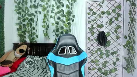 paola online show from December 16, 12:04 am