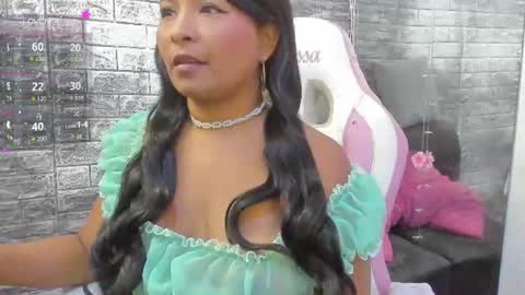 Snapshot of lina_sanchezih chatting on June 27, 4:23 pm LINA SANCHEZ online show from June 27, 4:23 pm