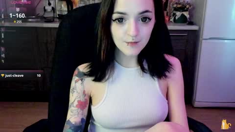 Lina 3  1715622743 online show from December 13, 11:02 am