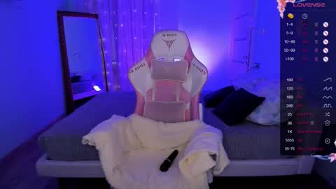 Lina online show from December 1, 8:30 am