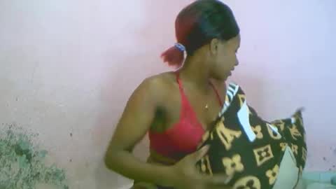 Snapshot of linah1123 chatting on February 1, 7:18 am linah1123 online show from February 1, 7:18 am