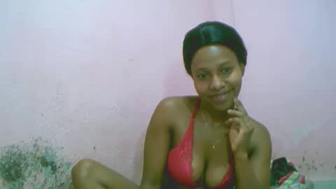 Snapshot of linah1123 chatting on February 2, 1:59 am linah1123 online show from February 2, 1:59 am