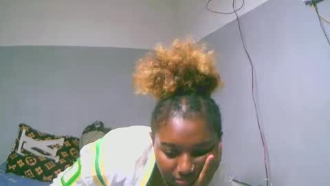 Snapshot of linah1123 chatting on February 10, 7:34 am linah1123 online show from February 10, 7:34 am