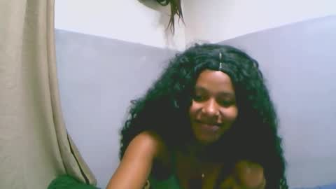 Snapshot of linah1123 chatting on February 17, 6:10 am linah1123 online show from February 17, 6:10 am