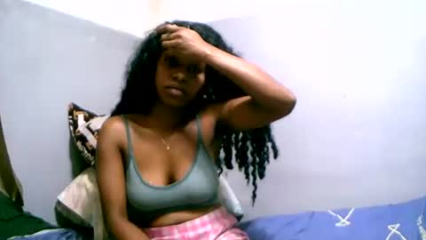 Snapshot of linah1123 chatting on February 19, 11:01 pm linah1123 online show from February 19, 11:01 pm