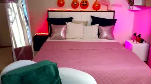 I am Lina online show from October 26, 1:39 pm