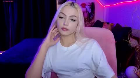 I am Lina online show from January 18, 1:37 pm