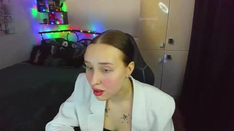 Lina online show from February 9, 10:25 pm