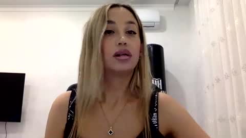 linavora online show from November 22, 7:46 pm