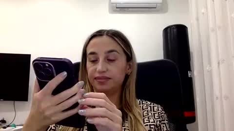 linavora online show from December 13, 8:14 pm