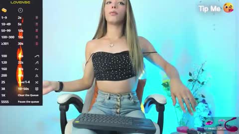 Snapshot of linda_crawford1 chatting on January 15, 1:21 am Linda online show from January 15, 1:21 am