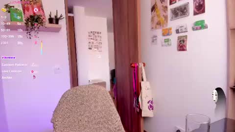 Snapshot of linda_giggle chatting on June 22, 8:39 pm Giggles online show from June 22, 8:39 pm