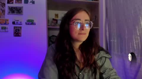 Snapshot of linda_giggle chatting on July 1, 12:34 am Giggles online show from July 1, 12:34 am