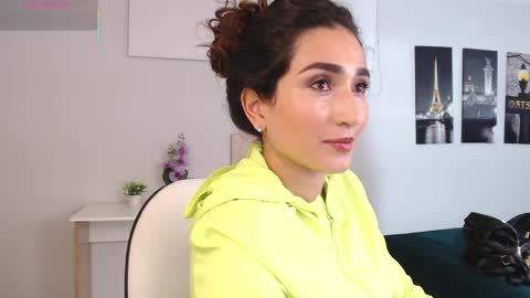 Snapshot of linda_morgan1 chatting on April 24, 12:18 pm Maria Paula online show from April 24, 12:18 pm