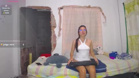 Snapshot of linda_naomi chatting on January 3, 12:33 am naomi online show from January 3, 12:33 am