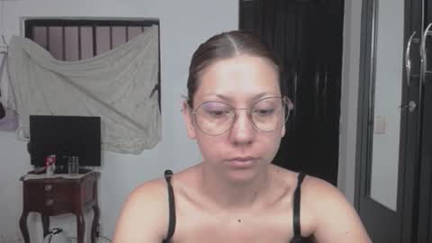 Snapshot of linda_naomi chatting on February 22, 1:42 pm naomi online show from February 22, 1:42 pm