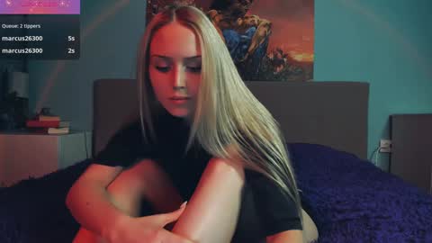 Snapshot of linda_roxy chatting on February 4, 7:22 pm Linda online show from February 4, 7:22 pm