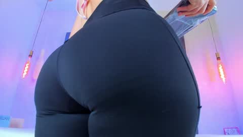 Snapshot of linda_saenz1 chatting on April 20, 11:35 am Linda Saenz online show from April 20, 11:35 am
