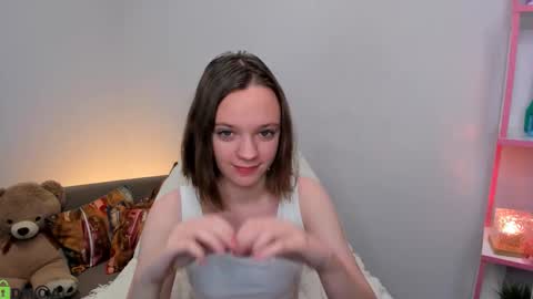 Snapshot of lindaa_bell chatting on December 17, 1:22 am My real name is Olivia online show from December 17, 1:22 am