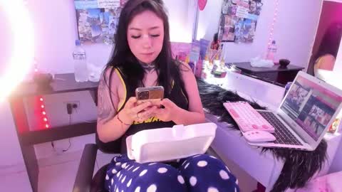 Snapshot of lindaa_miller chatting on February 4, 5:46 am linda miller online show from February 4, 5:46 am