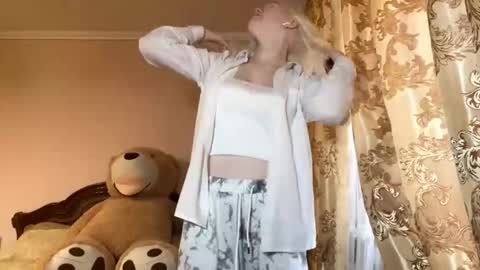 Luna online show from November 8, 9:09 am