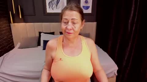 Snapshot of lindahottie chatting on July 9, 1:48 pm Linda online show from July 9, 1:48 pm