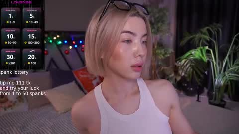 Snapshot of lindathacker chatting on December 21, 3:57 am your Linda is back online show from December 21, 3:57 am