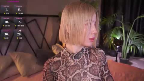 Snapshot of lindathacker chatting on March 2, 4:25 am your Linda is back online show from March 2, 4:25 am