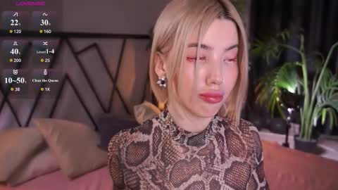 Snapshot of lindathacker chatting on March 2, 5:08 am your Linda is back online show from March 2, 5:08 am