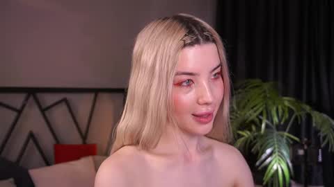 Snapshot of lindathacker chatting on April 11, 4:50 am your Linda is back online show from April 11, 4:50 am