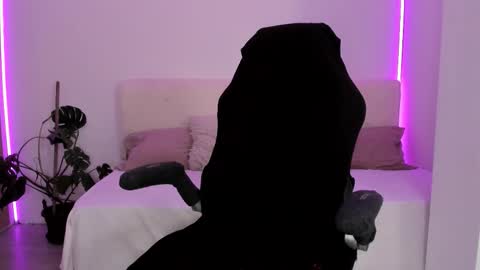 Linda  --  online show from November 6, 5:03 pm