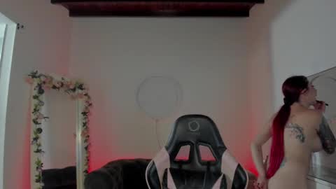 Lindsay    online show from January 16, 2:51 am