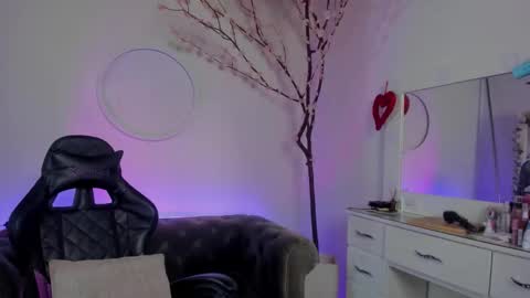 Lindsay    online show from October 3, 9:12 pm