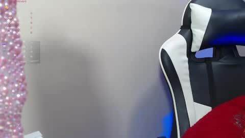 Snapshot of lindsay_sweet24 chatting on March 23, 5:33 am ana online show from March 23, 5:33 am