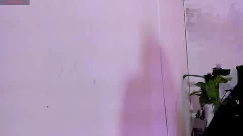 Linda  online show from April 11, 3:33 am