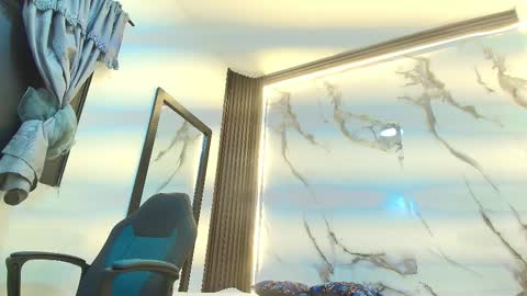  Lindsey  online show from February 1, 11:09 am