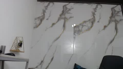  Lindsey  online show from April 4, 1:08 pm