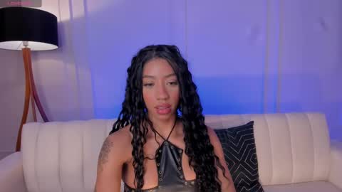 Snapshot of lindseycox chatting on February 16, 11:59 pm Lin  online show from February 16, 11:59 pm