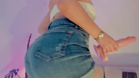 Lindsey Moss online show from October 18, 12:35 am