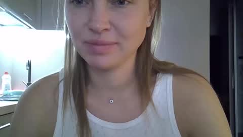 Snapshot of lindsisecret chatting on October 5, 8:01 am Anna online show from October 5, 8:01 am