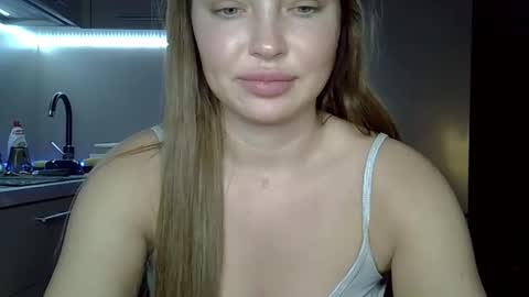 Anna online show from April 6, 6:31 pm