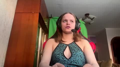 Snapshot of linettehnatow chatting on February 5, 12:54 pm Eva online show from February 5, 12:54 pm