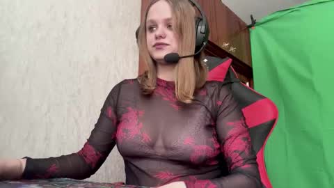 Snapshot of linettehnatow chatting on February 6, 9:01 am Eva online show from February 6, 9:01 am