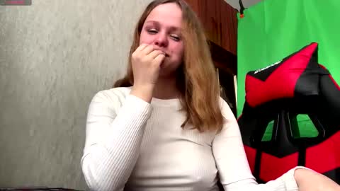 Snapshot of linettehnatow chatting on February 25, 8:57 am Eva online show from February 25, 8:57 am