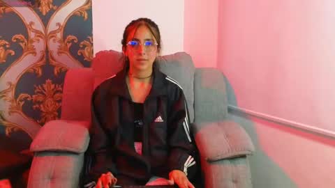 Snapshot of ling_ling24 chatting on January 7, 3:24 am ling ling24 online show from January 7, 3:24 am