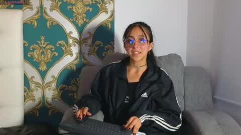 Snapshot of ling_ling24 chatting on January 7, 6:27 am ling ling24 online show from January 7, 6:27 am