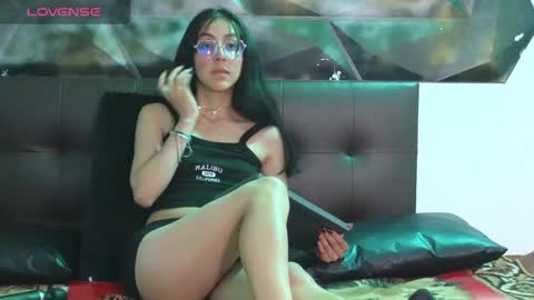 Snapshot of ling_ling24 chatting on January 11, 6:35 am ling ling24 online show from January 11, 6:35 am