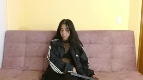 Snapshot of ling_ling24 chatting on February 1, 9:43 am ling ling24 online show from February 1, 9:43 am