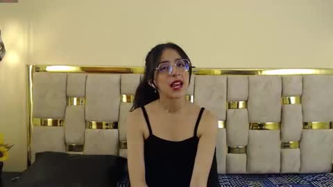 Snapshot of ling_ling24 chatting on February 11, 7:23 am ling ling24 online show from February 11, 7:23 am